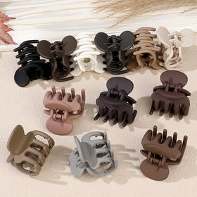 Sisiaipu clips held in hand demonstrating 1.8 inch size and lightweight benefit