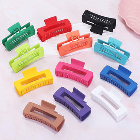Sisiaipu close-up of matte finish and teeth highlighting secure, gentle grip