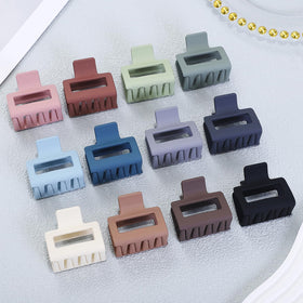 Sisiaipu clip holding thin hair in a half-up style for effortless control