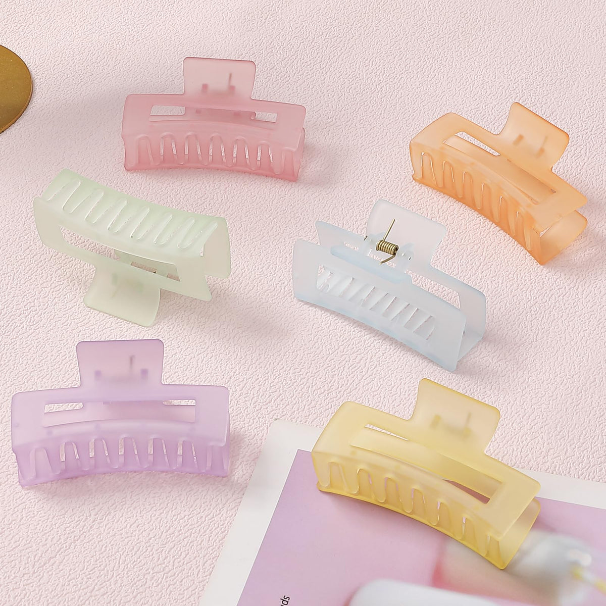 Sisiaipu clip used in hair half-up style, benefit: keeps thin hair tidy
