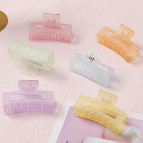 Sisiaipu clip used in hair half-up style, benefit: keeps thin hair tidy