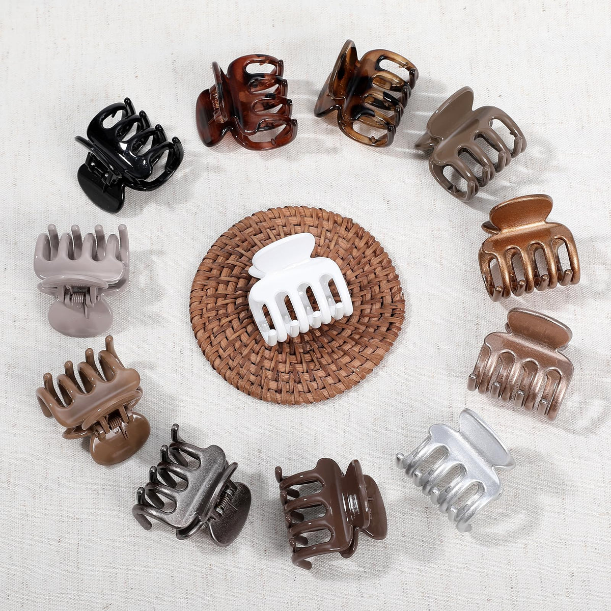 Sisiaipu clip holding half-up hairstyle demonstrating secure everyday hold