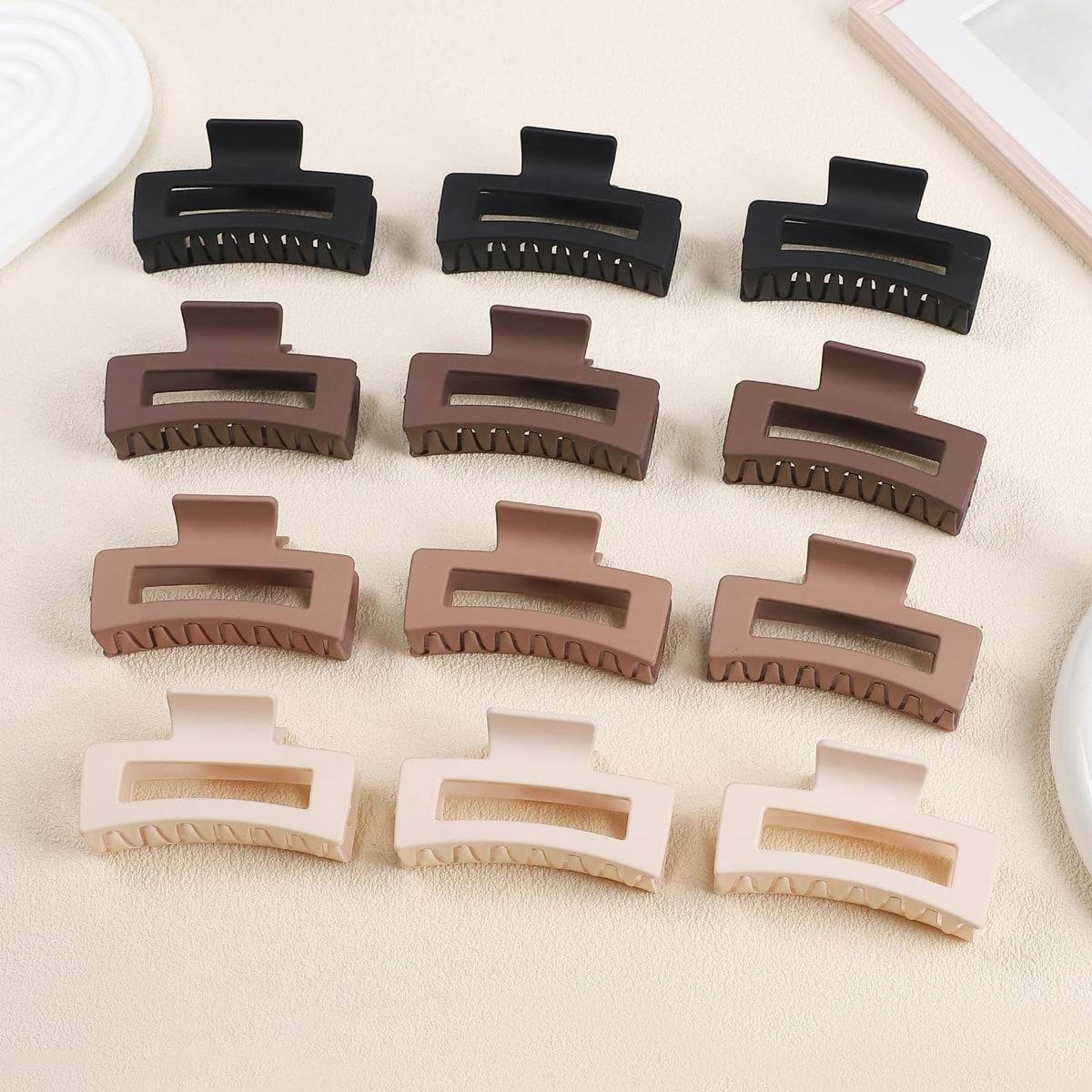 Sisiaipu size comparison next to ruler showing 3.5 inch clip dimension