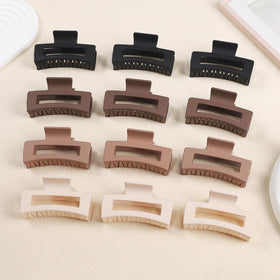 Sisiaipu size comparison next to ruler showing 3.5 inch clip dimension