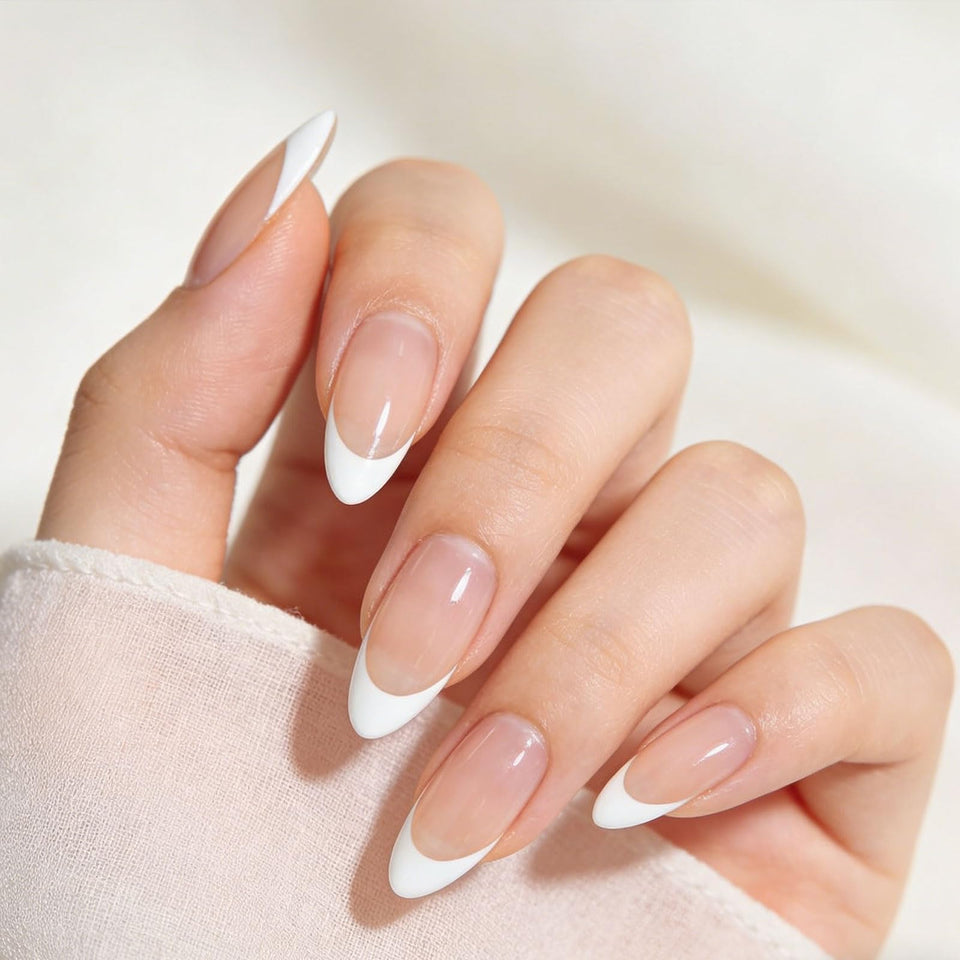 Skiennix front packaging showing classic French tips and included tools, quick salon look