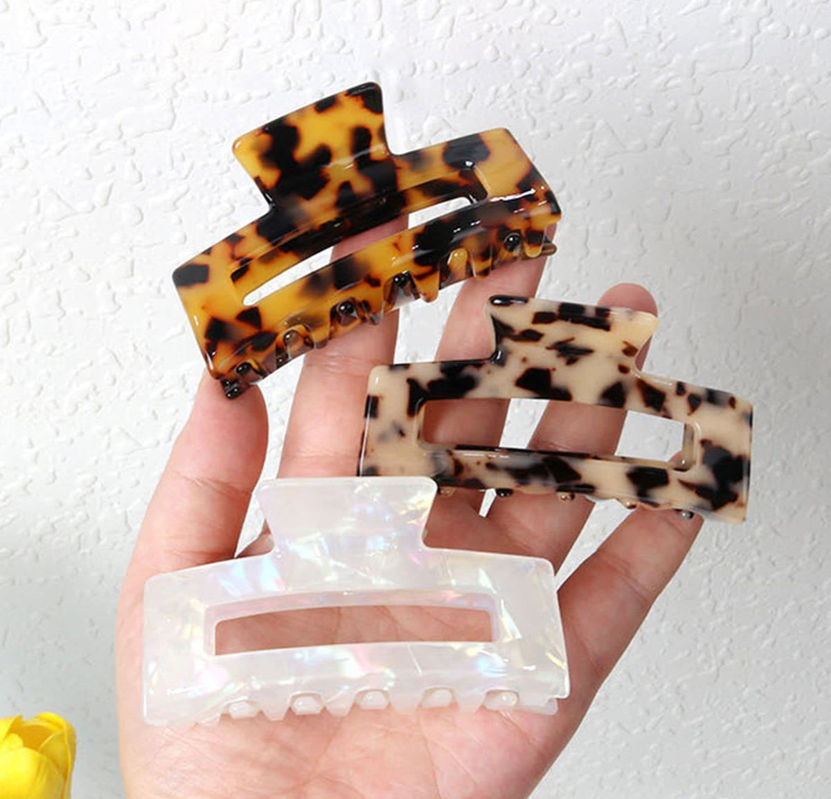 SL Sursarbelor hair clip used in half-up hairstyle providing day-long hold