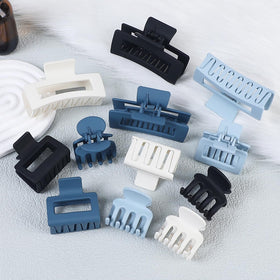 SMKSL small clips used for sectioning hair for precise styling benefit