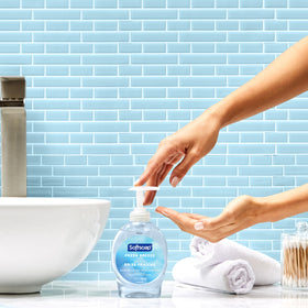 Softsoap pump and label closeup highlighting dispensing ease and clear product information
