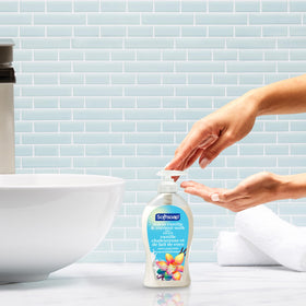 Softsoap pump-head detail demonstrating easy, controlled dispensing benefit