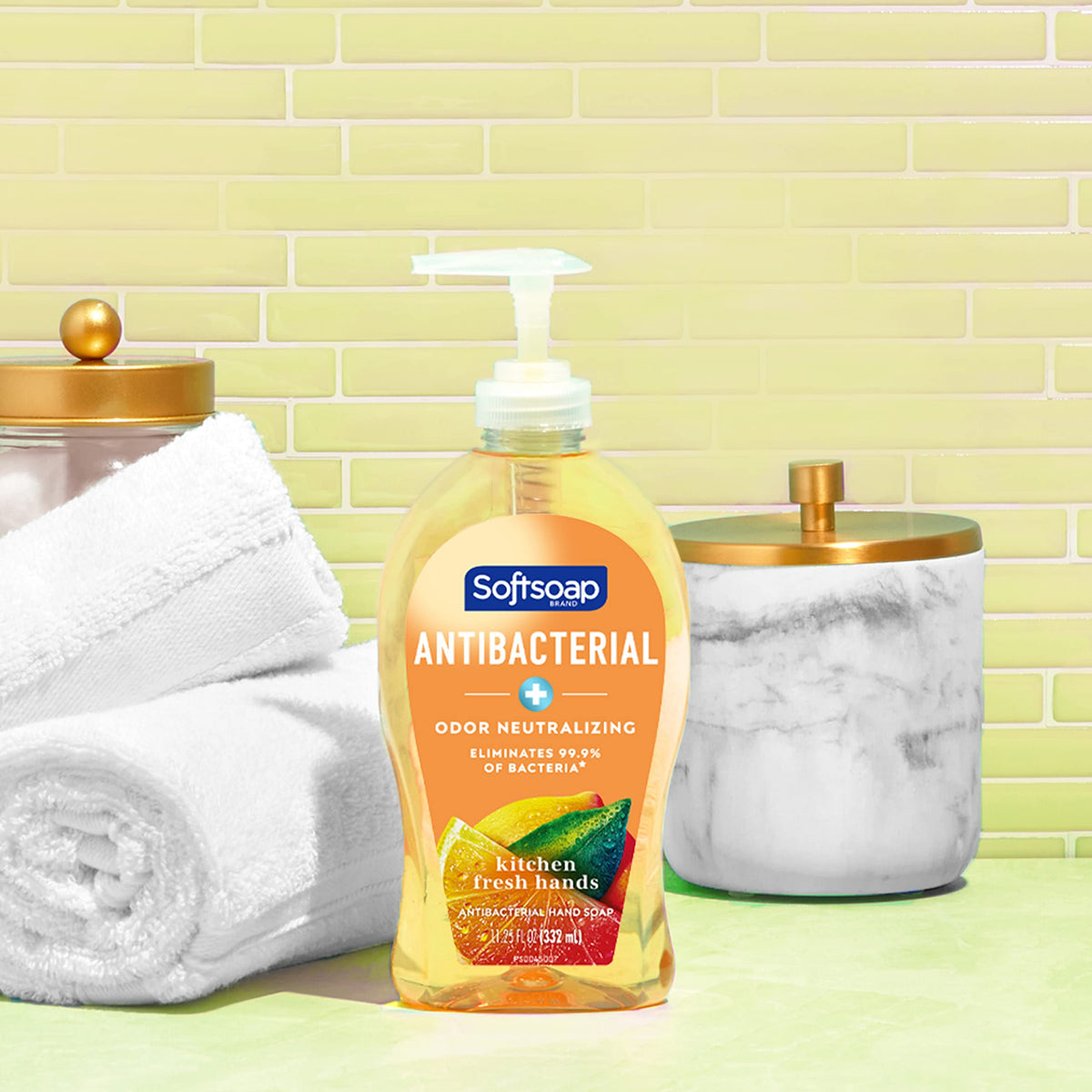 Softsoap single bottle pump close-up showing easy dispensing benefit