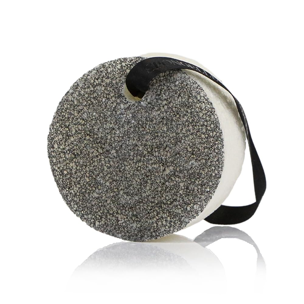 SPONGELLÉ buffer hanging in shower lifestyle, conveys quick-dry and everyday use