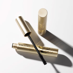 stila HUGE mascara before and after lashes demonstrating volume and lift benefits