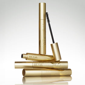 stila HUGE mascara next to ruler showing compact 0.44 fl oz portable size
