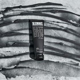 STMNT gel on hands being applied to hair, demonstrating controlled distribution