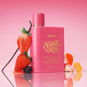 Sttes perfume on palm showcasing clear EDP texture and smooth application