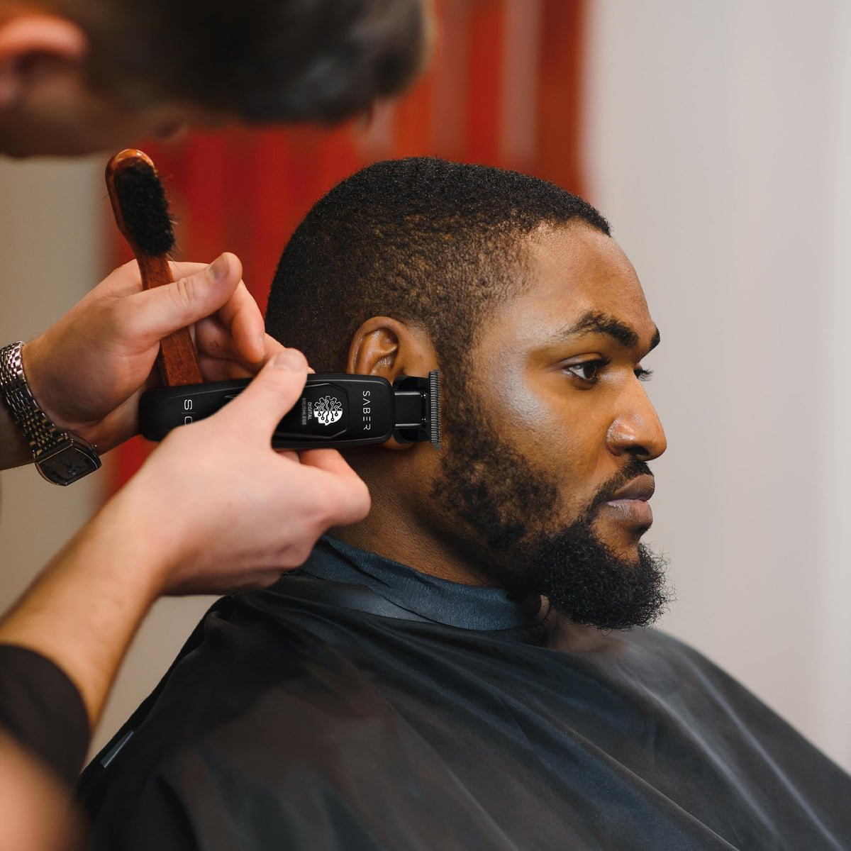 Stylecraft Saber in use creating a fade for precise cutting and consistent performance