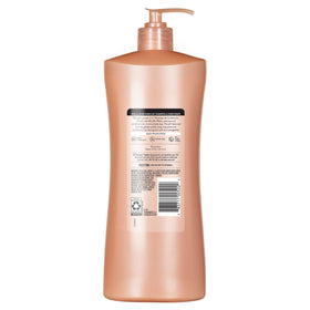 Suave in-shower use with water demonstrating easy 2-in-1 cleansing and rinsing