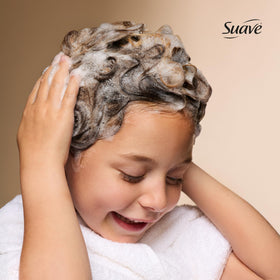 Child using Suave Kids in bath illustrating tear-free, happy bath time