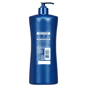 Man using Suave men Ocean Charge in shower for quick 2‑in‑1 cleansing