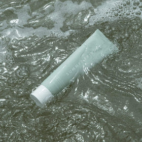 Summer Fridays bottle label detail showing ingredient callouts and nourishing formulation benefit