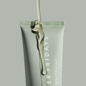 Summer Fridays dispenser pump in use demonstrating easy one-hand application and convenient dosing