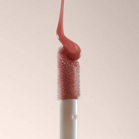 Summer Fridays on lips lifestyle shot demonstrating glossy shine and softening effect