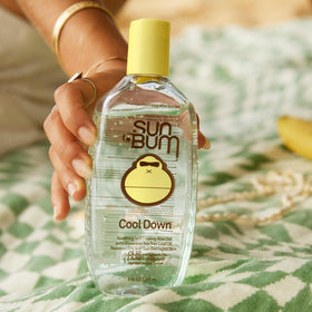 Close-up of gel texture highlighting Sun Bum aloe formula and fast-absorbing hydration