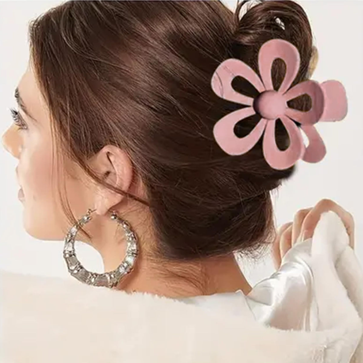 Sunolga clip holding thick hair in use for all-day control