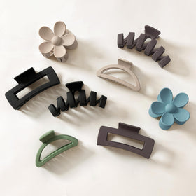 Sunolga front pack showing eight neutral flower claw clips and variety