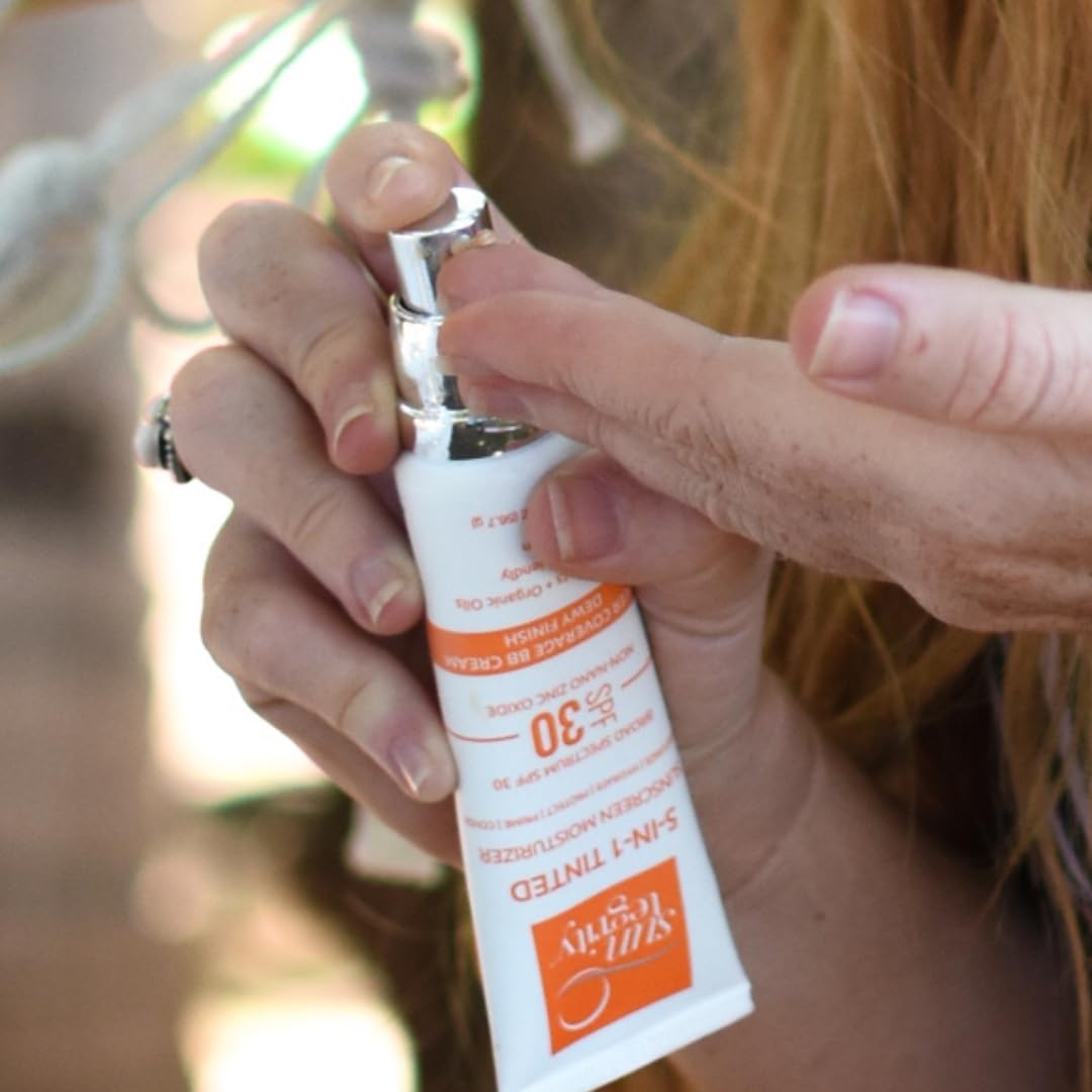 Suntegrity ingredient panel highlighting zinc oxide and clean-beauty claims