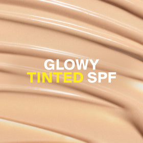 Supergoop! squeeze showing creamy Glowscreen texture for easy blending