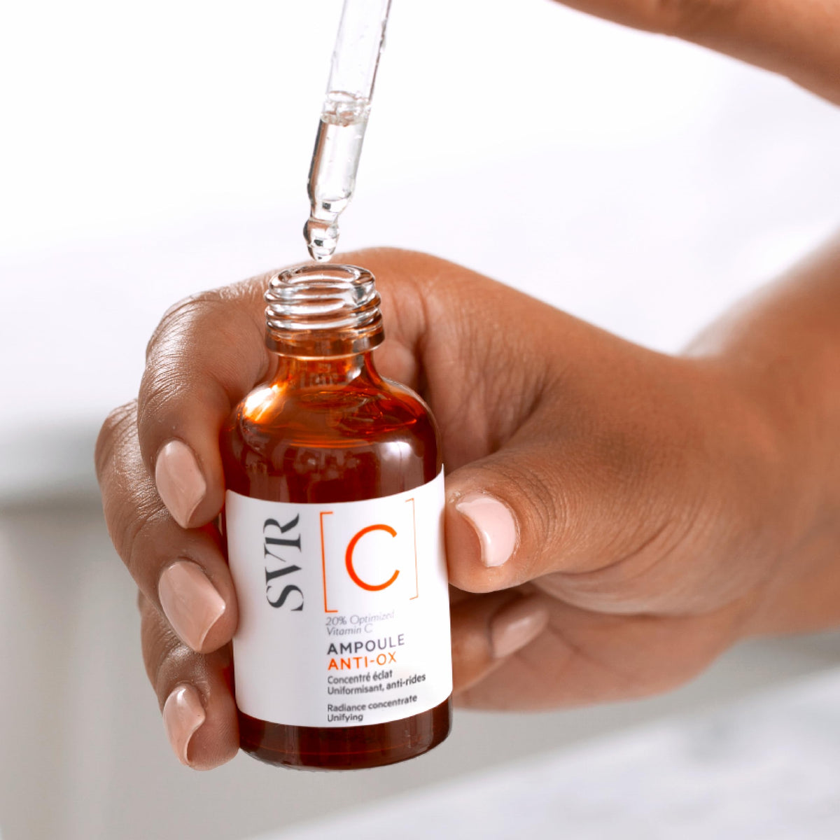 SVR serum texture close-up drop demonstrating lightweight absorbency