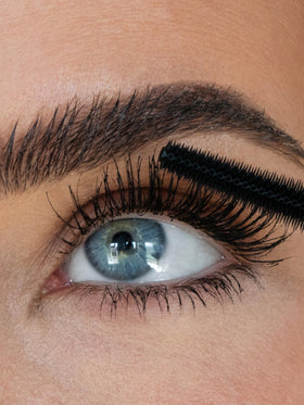 SWEED Cloud Mascara wand detail illustrating cloud-shaped brush for precise lash separation benefit