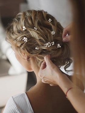 SWEETV front packaging showing nine-piece bridal hair pin set and gift box benefit presentation