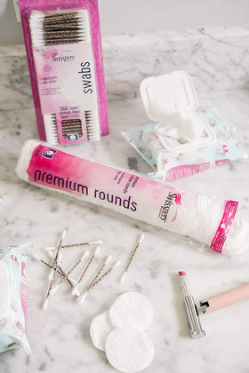 Swisspers close-up embossed texture lifting makeup gently without irritation