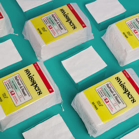 Swisspers resealable bag closure detail preserving hygiene and freshness