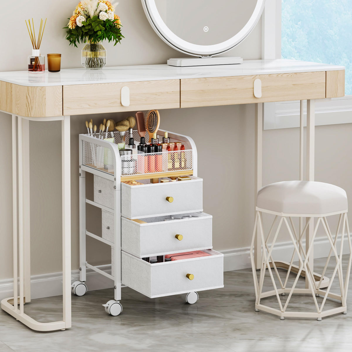 SWTYMIKI top compartment detail with brushes and bottles for quick access