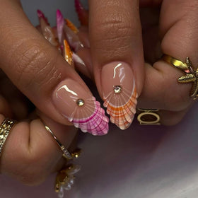 SYPAFG close-up of 3D French tip detail highlighting glossy texture and depth