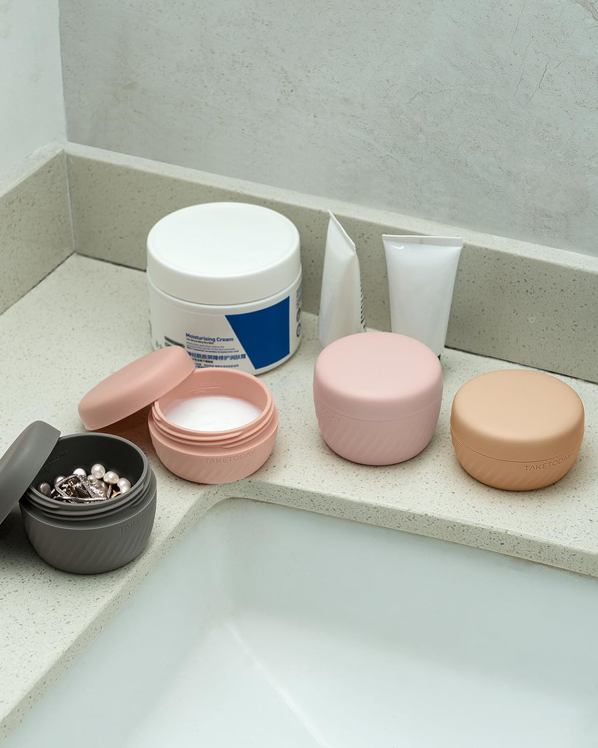 TakeToday wide-mouth open top image displaying easy cleaning and filling access