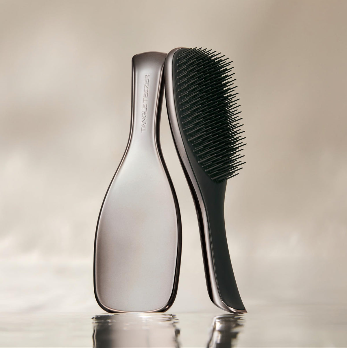 TANGLE TEEZER back profile highlighting curved body and comfortable grip for wet hands