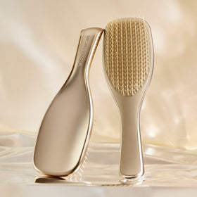 TANGLE TEEZER close-up of two-tiered teeth demonstrating gentle knot removal benefit
