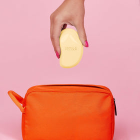 TANGLE TEEZER used on wet hair illustrating smooth post-shower detangling