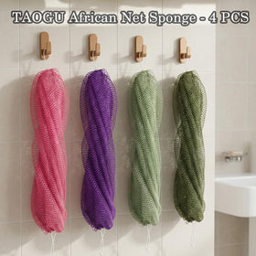 TAOGU net sponge beside a hand and towel for scale and easy-grip benefit