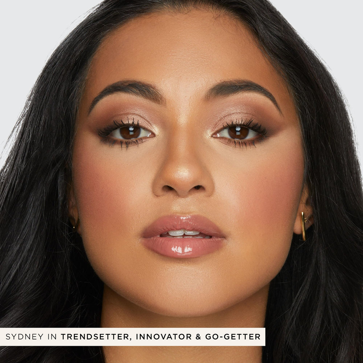 tarte applied on eyelid showing neutral bronze look and brightening effect