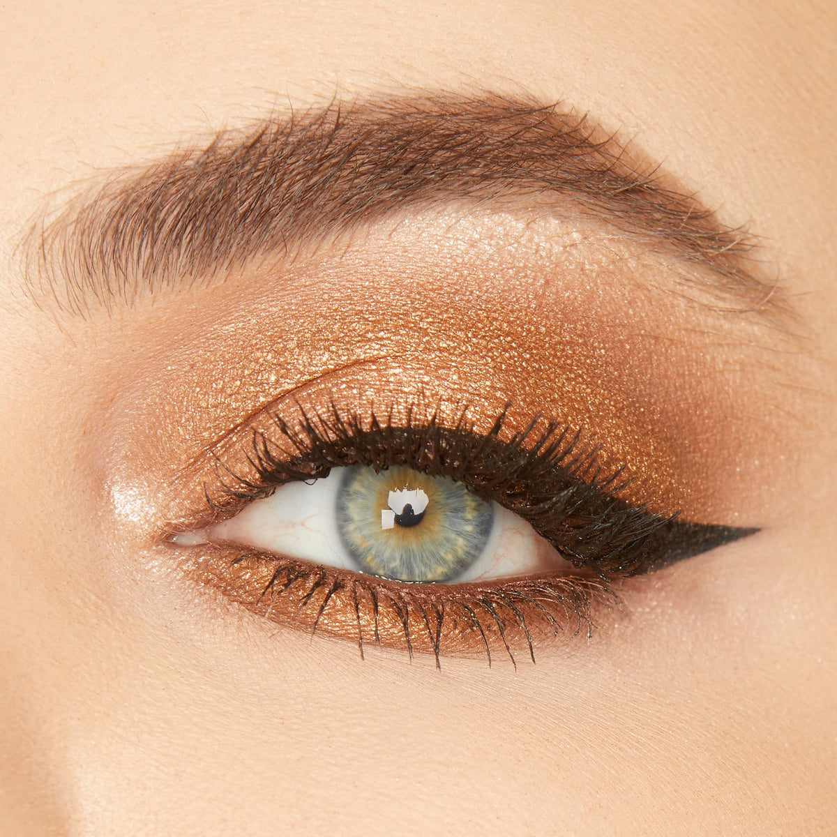 tarte double take liquid tip close-up for precise winged lines benefit