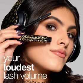 tarte maneater mascara texture swipe showing creamy formula that resists flaking benefit