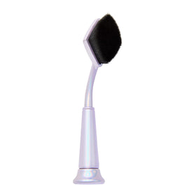 tarte brush front view showing diamond head for precise blending