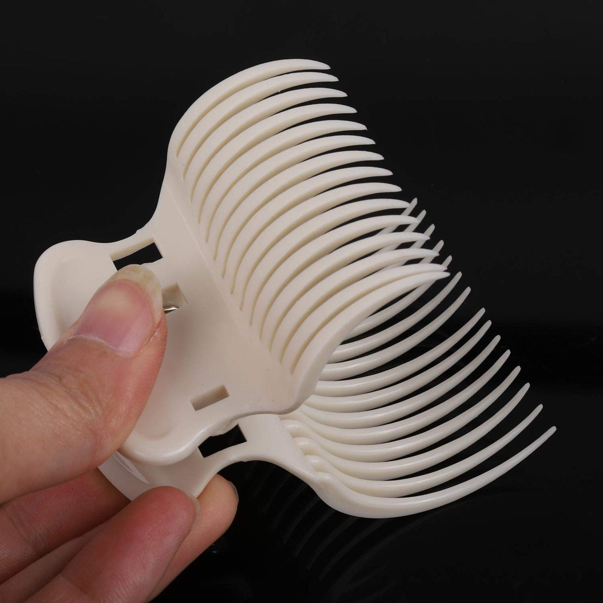 Tbestmax clips holding hair after shower showing mark-free finishing