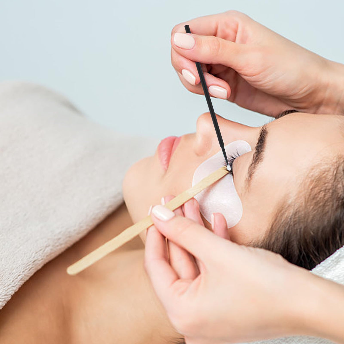 Tbestmax swab in salon setting used during eyelash extension for clean adhesive control