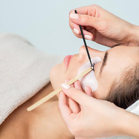 Tbestmax swab in salon setting used during eyelash extension for clean adhesive control